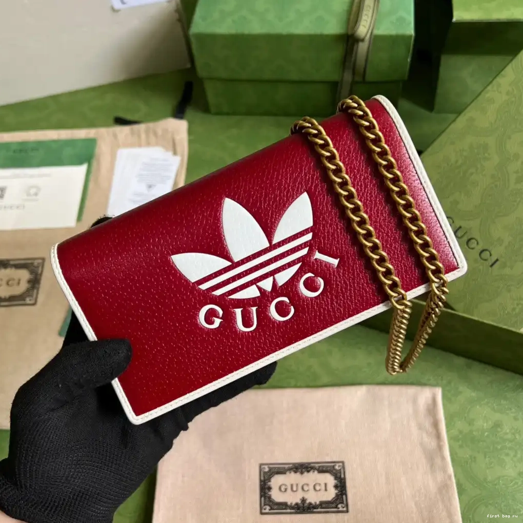 First bag ru chain x with Gucci Adidas wallet 0519